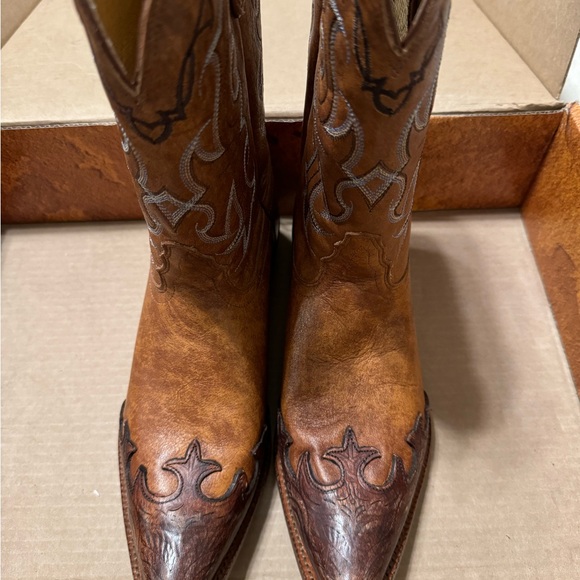 Women’s Tony Lama boots
Size 10
Great condition - Picture 6 of 8